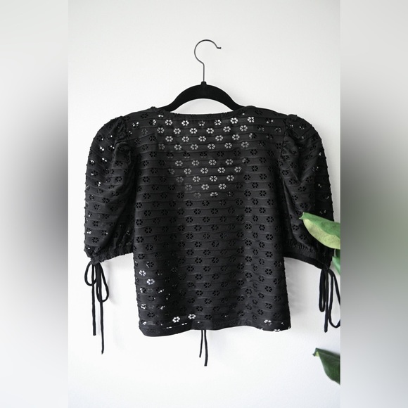 Bishop + Young Floral Cutout Short Sleeve Top NWOT - Picture 4 of 6